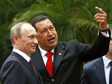 Gemeinsam nach oben: Wladimir Putin und Hugo Chávez am Freitag i... Gemeinsam nach oben: Wladimir Putin und Hugo Chávez am Freitag i...