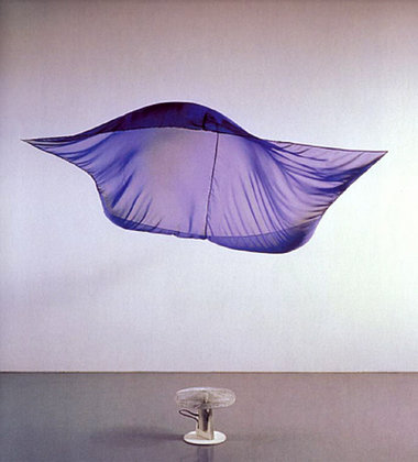 Ohne Schwächeanfälle: Hans Haackes »Blaues Segel«