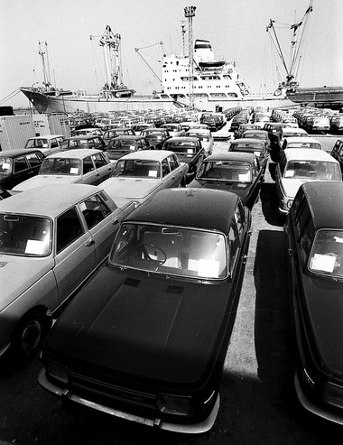 Überseehafen Rostock 1985: Wartburg-Pkw mit Rechtssteuerung für ...