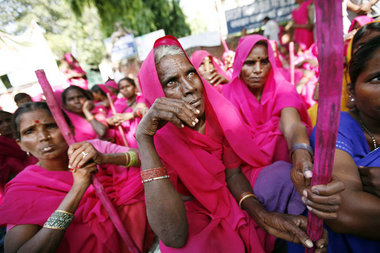 K&auml;mpferisch: Frauen in Indien &ndash; hier Mitglieder der
&...