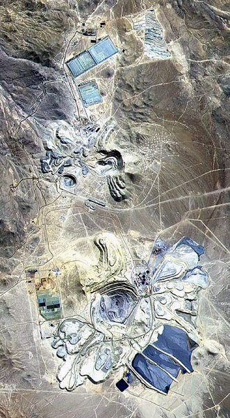 Minera Escondida in Nordchile, aufgenommen vom Forschungssatelli...