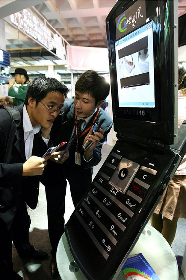 Auf chinesischen Exportmessen wie hier in Peking ist Hightech an...