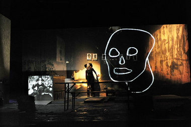 Die Kopfgeburt will Kunst-Projekte machen, in der Provinz, und
r...