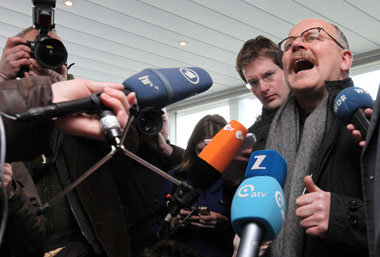 Opels Arbeiterf&amp;uuml;hrer Klaus Franz Ende Januar in
Antwerp...