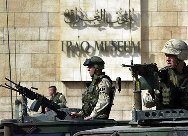 US-amerikanische Soldaten sichern im November 2003 das Nationalm...