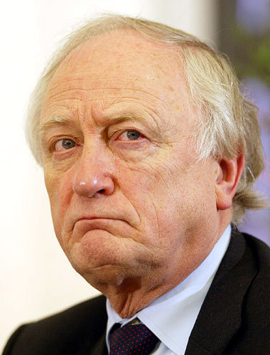 Schreibt eine dicke Geschichte des Westens und wei&szlig;
nicht,...