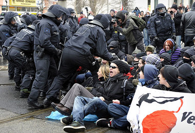 13. Februar 2010 in Dresden: Widerstand gegen
Vollstreckungsbeam...