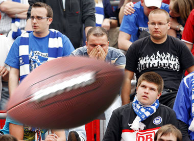 Ei vorm Kopp: Hertha-Fans überlegen, ob sie
auswandern Ei vorm Kopp: Hertha-Fans überlegen, ob sie
auswandern
