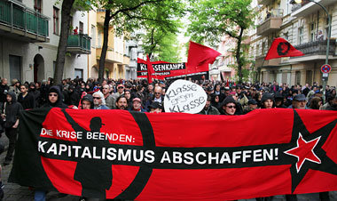 15000 friedliche Demonstranten kamen am Samstag nach Berlin
Kreu... 15000 friedliche Demonstranten kamen am Samstag nach Berlin
Kreu...