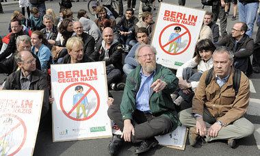 »Würdelos« nennt die Polizei jene Politiker, die der Staatsgewal... »Würdelos« nennt die Polizei jene Politiker, die der Staatsgewal...