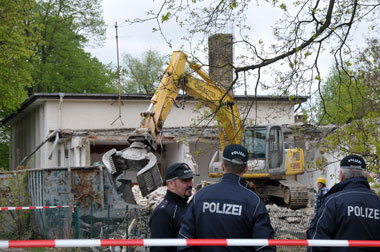 Polizeischutz f&uuml;r Abri&szlig; antifaschistischer
Gedenkst&a...