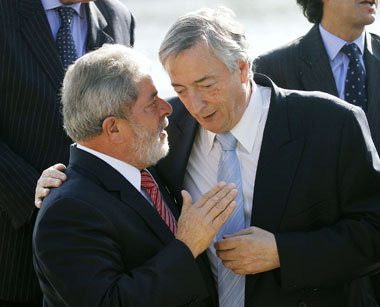 Brasiliens Präsident Lula da Silva (links) unterstützte als erst... Brasiliens Präsident Lula da Silva (links) unterstützte als erst...