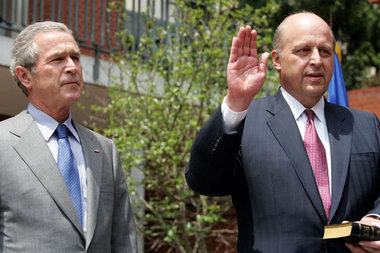 George Bush und John Negroponte: Wühlen gegen Kuba und Venezuela