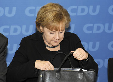 Kanzlerin Merkel: Ein paar Milliarden h&auml;tten wir wohl noch
...