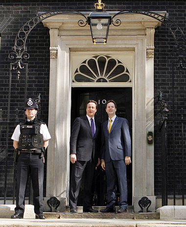 Der konservative Premier David Cameron (l.) und sein
liberaldemo... Der konservative Premier David Cameron (l.) und sein
liberaldemo...