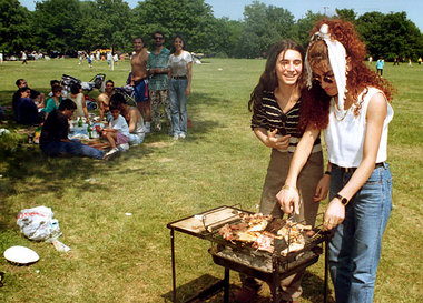 Obacht in der Grillsaison: Anzünder machen
verdächtig Obacht in der Grillsaison: Anzünder machen
verdächtig