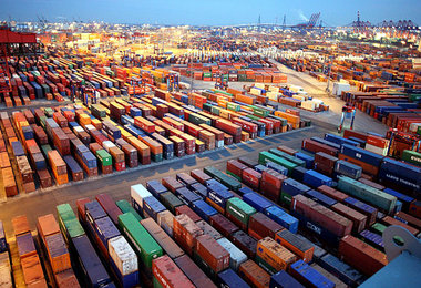 Container im Seeverkehr: Der Umschlag im Hamburger Hafen hat
lei... Container im Seeverkehr: Der Umschlag im Hamburger Hafen hat
lei...