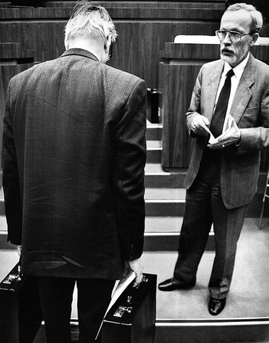 Hat wohl die Bonner Entwürfe zur Privatisierung der volkseigenen...