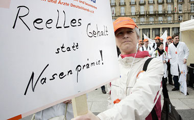 Mediziner demonstrierten am 22. März in Köln für
... Mediziner demonstrierten am 22. März in Köln für
...