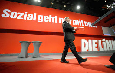 Richtung unbekannt: Wohin Die Linke künftig marschiert,
ble... Richtung unbekannt: Wohin Die Linke künftig marschiert,
ble...