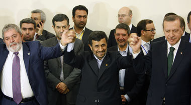 »Objektive Garantien« – Irans Präsident
A... »Objektive Garantien« – Irans Präsident
A...
