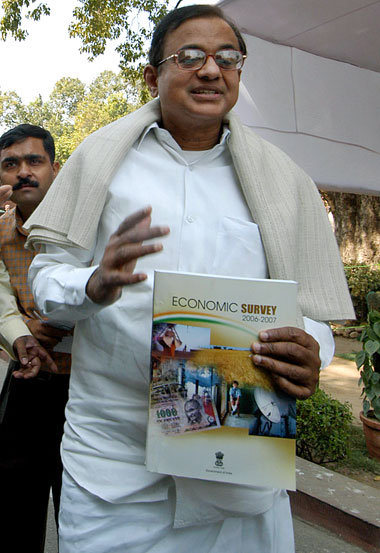 Innenminister Palaniappan Chidambaram will mit den Maoisten
rede...