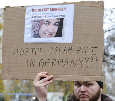 Dresden, 11. November 2009: Demonstration vor dem Landgericht am...