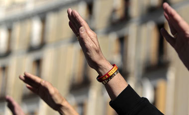 Neonazis in Spanien: Ihre Gesinnung zeigen die Rechten ganz
offe...