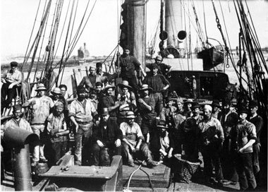 Miserable Lebens- und Arbeitsbedingungen: Kohlentr&auml;ger im
H...