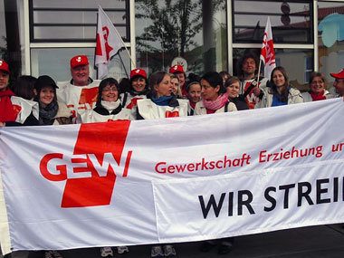 Bereits vor Pfingsten legten die Besch&auml;ftigten
vor&uuml;ber...