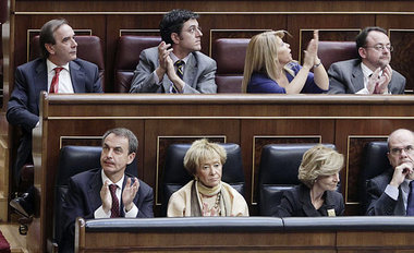 Das war knapp: Spaniens Ministerriege mit Premier Zapatero
(vorn...