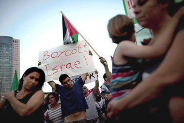 Linke Israelis riefen am Montag vor dem
Verteidigungsministerium... Linke Israelis riefen am Montag vor dem
Verteidigungsministerium...