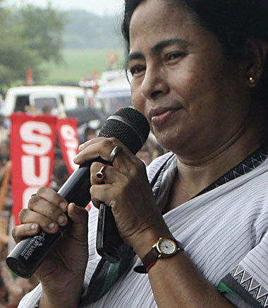 Will die Linksfront st&uuml;rzen: Mamata Banerjee