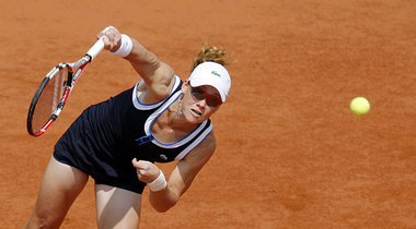 Oberarme und Kunststoffsaiten wie beim Herrentennis: Samantha
St... Oberarme und Kunststoffsaiten wie beim Herrentennis: Samantha
St...