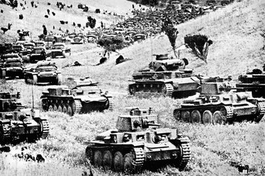 Bisher unbekannte Taktik: Hitler setzte starke,
selbständig... Bisher unbekannte Taktik: Hitler setzte starke,
selbständig...