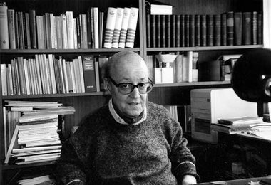 Robert Katzenstein (1928–2006) in seinem Arbeitszimmer