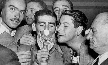 Große Freude in Uruguay nach dem zweiten WM-Titelgewinn
19... Große Freude in Uruguay nach dem zweiten WM-Titelgewinn
19...