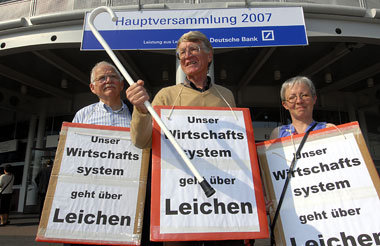 »Ordensleute für den Frieden« demonstrieren
reg... »Ordensleute für den Frieden« demonstrieren
reg...
