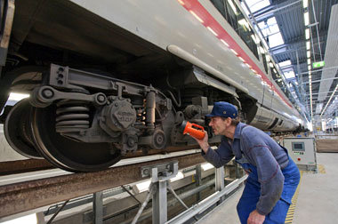 Radsatzwellenkontrolle im ICE-Bahnwerk Leipzig. Den Aufwand
f&uu...