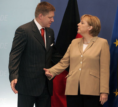 EU-Gipfel am 21. Juni 2007 in Brüssel: Angela Merkel und der slo...