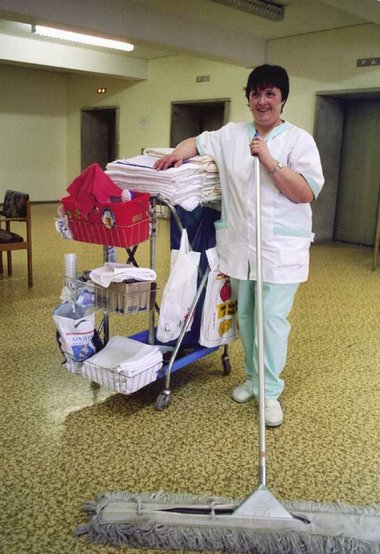 Reinigungskräfte haben Anspruch  auf 6,38 (im Osten), für »sozia...