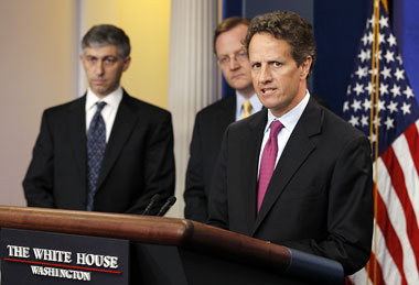 Timothy Geithner (r.) und Stewart Levey (l.) bei der
Pressekonfe... Timothy Geithner (r.) und Stewart Levey (l.) bei der
Pressekonfe...
