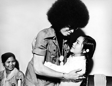 Bei den Weltfestspielen 1973 in Berlin (DDR): Angela Davis
begr&...