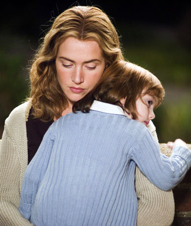 Sarah Pierce (Kate Winslet) langweilt sich in »Little
Chil... Sarah Pierce (Kate Winslet) langweilt sich in »Little
Chil...