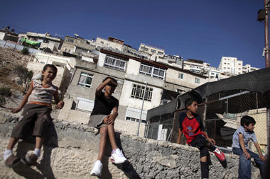 Bis zu 88 palästinensische Häuser in Silwan sollen
ein... Bis zu 88 palästinensische Häuser in Silwan sollen
ein...