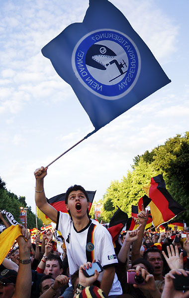 &raquo;Public Viewing&laquo; per Volkssentscheid: Vertr&auml;ge
...