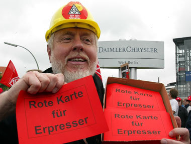 Berlin: Metallerdemonstration 2004 gegen das Erpreßwerk
Da... Berlin: Metallerdemonstration 2004 gegen das Erpreßwerk
Da...