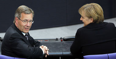 44, 29, 19 – Stimmen, die Wulff in den drei
Wahlgänge... 44, 29, 19 – Stimmen, die Wulff in den drei
Wahlgänge...