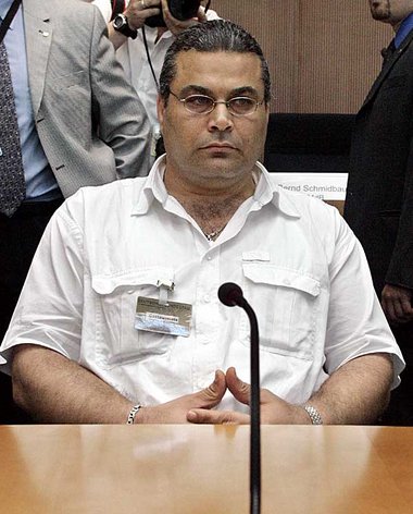 Al Masri vor seiner Aussage vor dem BND-Untersuchungsausschuß de...