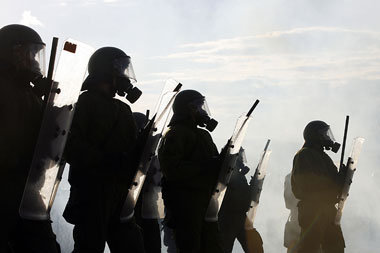 Deutsche Soldaten üben sich im Antiterrorkampf, Prizren 2006